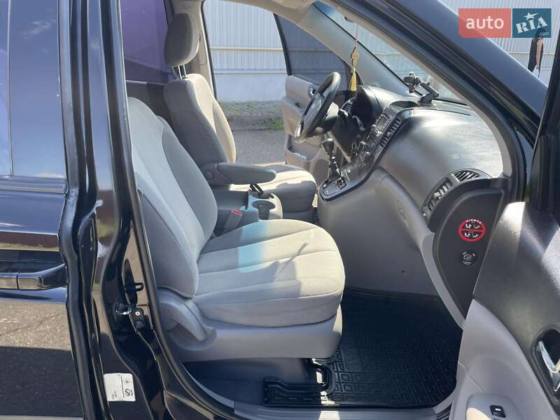 Минивэн Kia Carnival 2008 в Виноградове