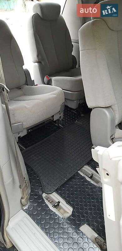 Минивэн Kia Carnival 2007 в Краматорске