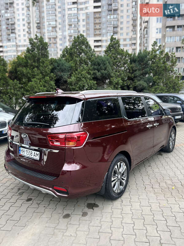 Мінівен Kia Carnival 2019 в Одесі