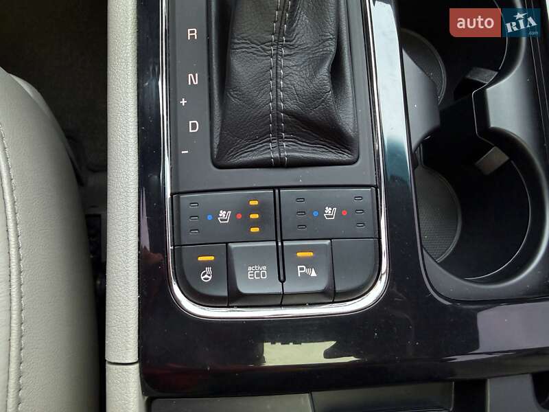 Минивэн Kia Carnival 2016 в Киеве фото 26 Минивэн Kia Carnival 2016 в Киеве