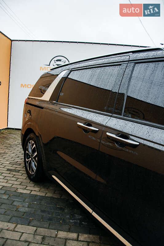 Минивэн Kia Carnival 2021 в Ровно