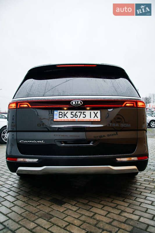 Минивэн Kia Carnival 2021 в Ровно