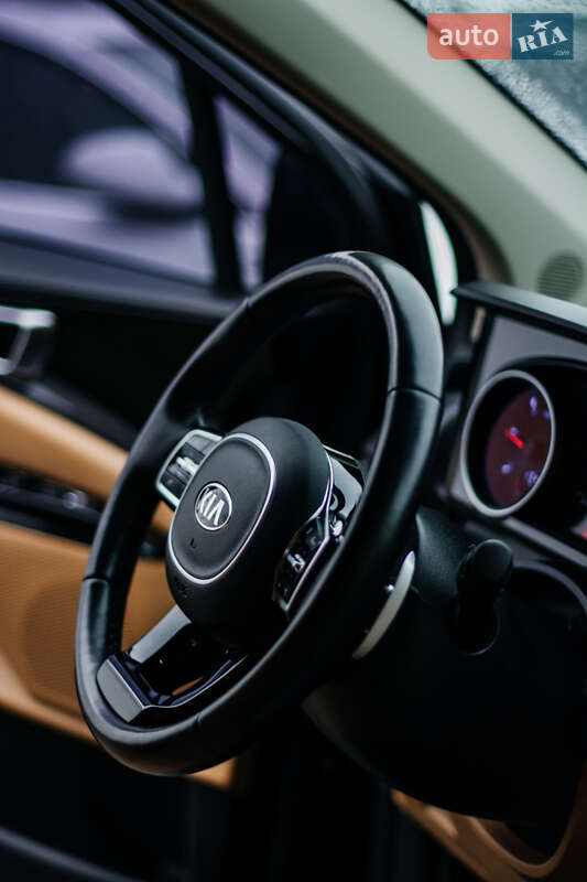 Минивэн Kia Carnival 2021 в Ровно