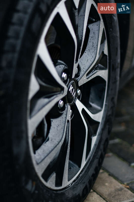 Минивэн Kia Carnival 2021 в Ровно