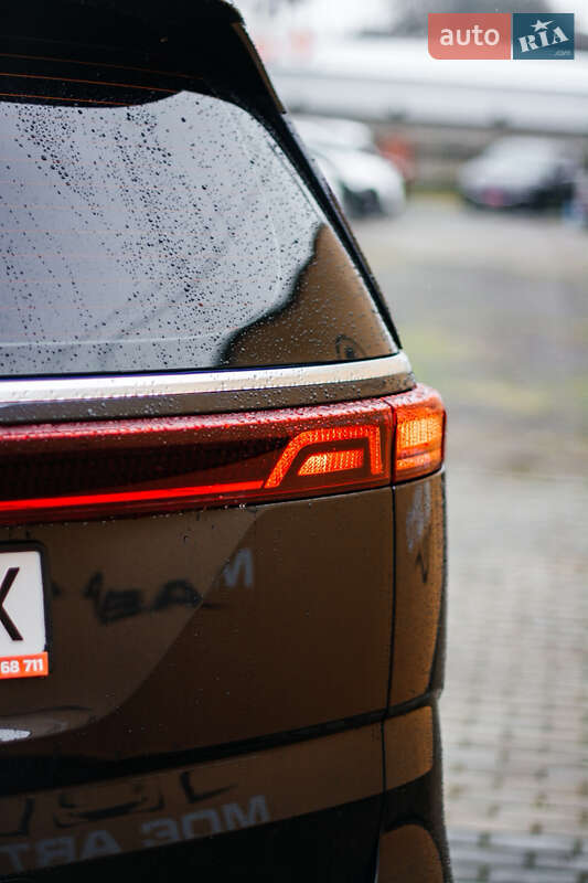 Минивэн Kia Carnival 2021 в Ровно