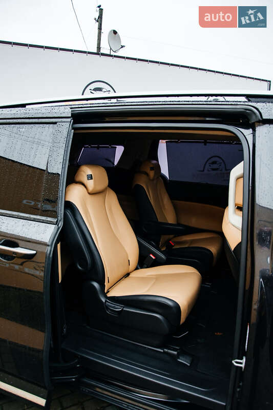 Минивэн Kia Carnival 2021 в Ровно