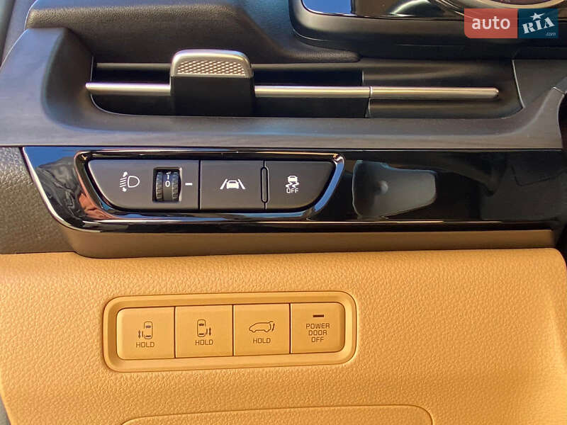 Минивэн Kia Carnival 2021 в Ровно