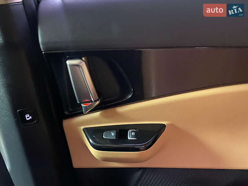 Минивэн Kia Carnival 2021 в Ровно