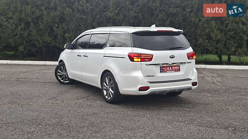 Минивэн Kia Carnival 2019 в Киеве