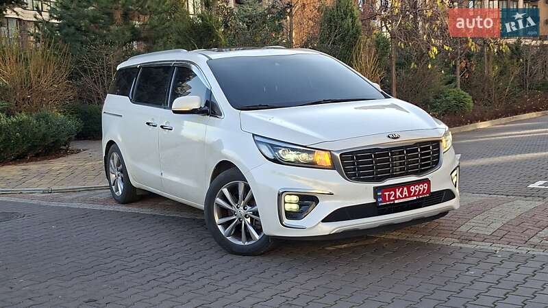 Минивэн Kia Carnival 2019 в Киеве