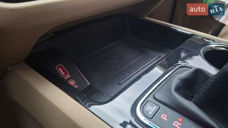 Минивэн Kia Carnival 2019 в Киеве