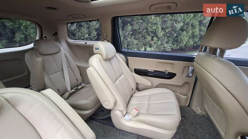 Минивэн Kia Carnival 2019 в Киеве