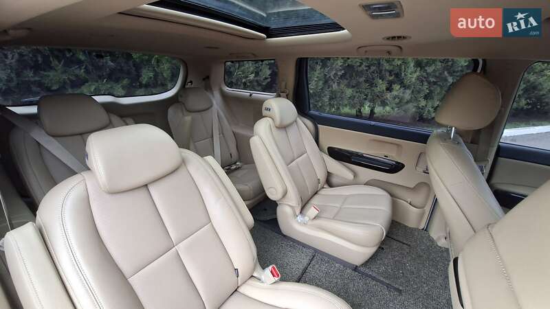 Минивэн Kia Carnival 2019 в Киеве
