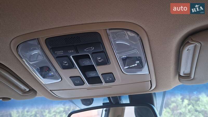 Минивэн Kia Carnival 2019 в Киеве