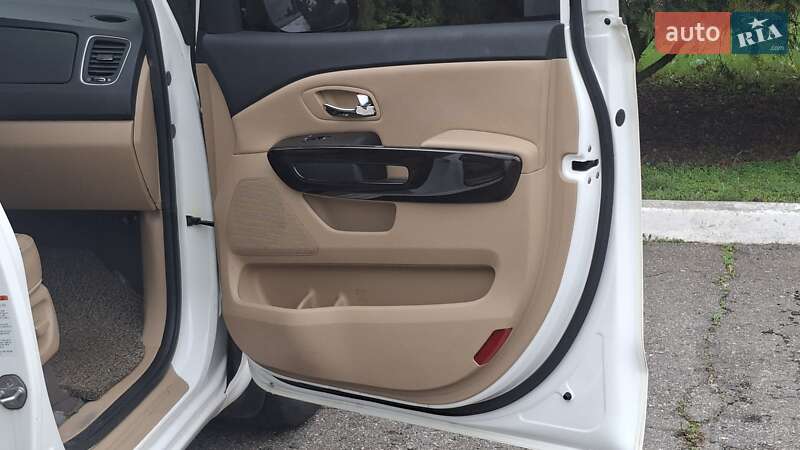 Минивэн Kia Carnival 2019 в Киеве