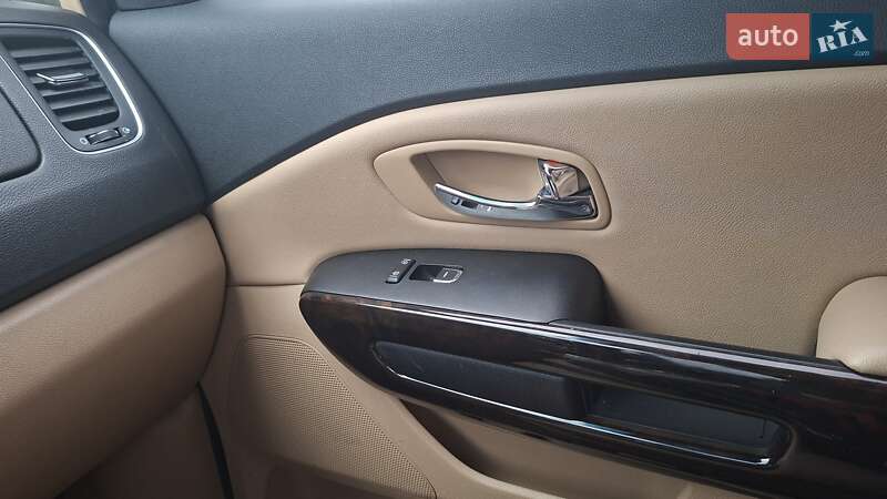 Минивэн Kia Carnival 2019 в Киеве