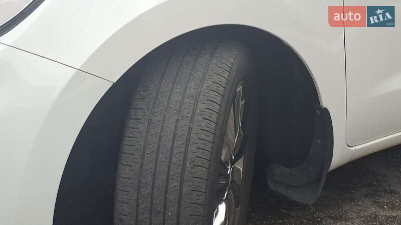 Минивэн Kia Carnival 2019 в Киеве