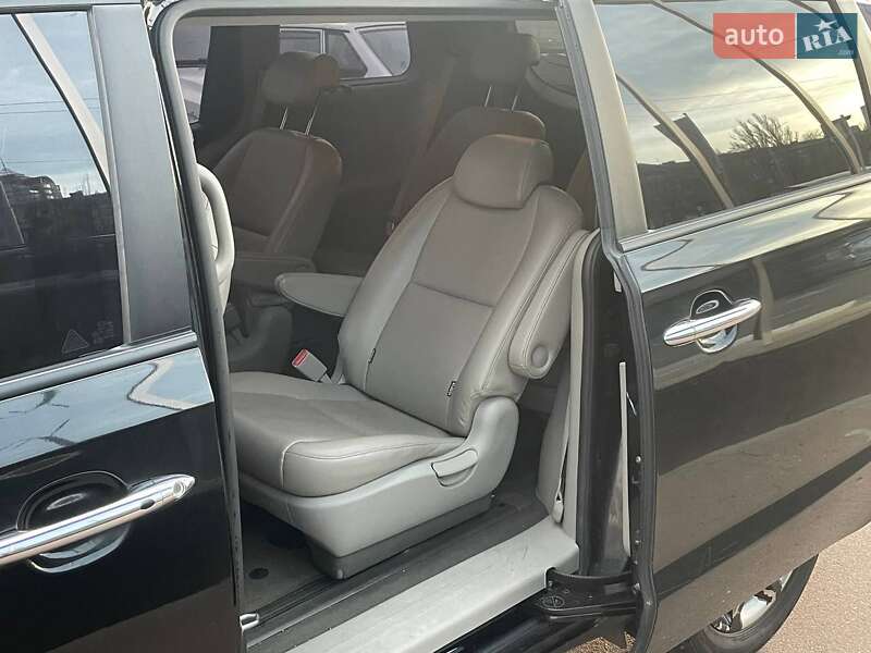 Минивэн Kia Carnival 2014 в Киеве