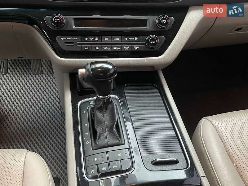 Минивэн Kia Carnival 2014 в Киеве