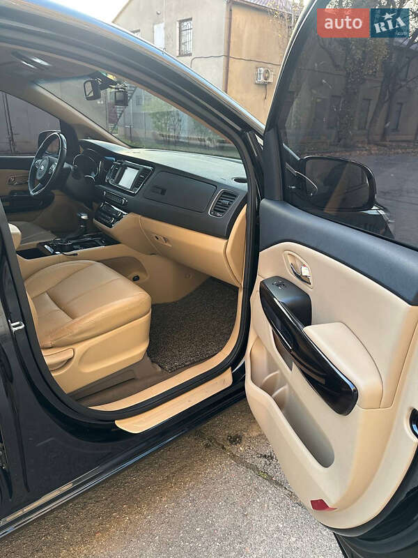 Минивэн Kia Carnival 2017 в Одессе