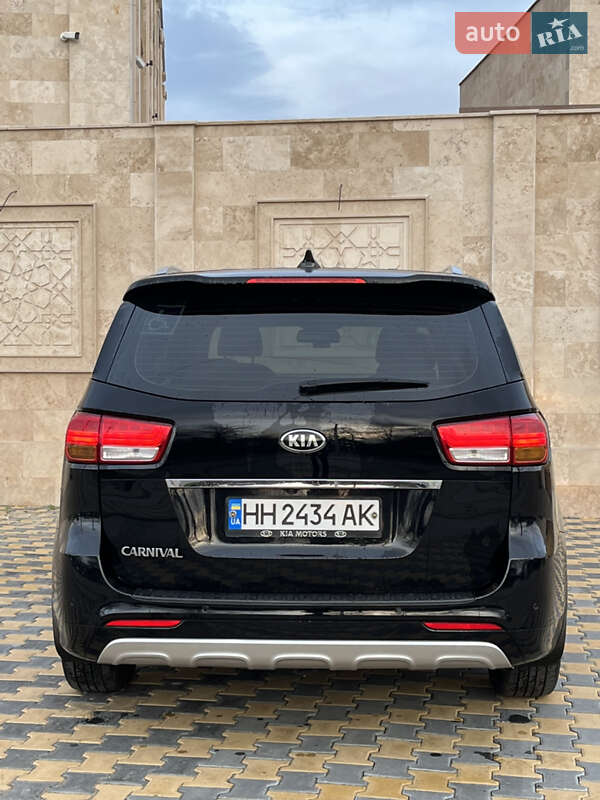 Минивэн Kia Carnival 2017 в Одессе