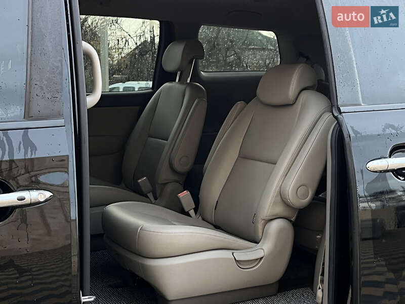 Минивэн Kia Carnival 2017 в Одессе