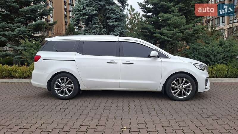 Минивэн Kia Carnival 2019 в Киеве