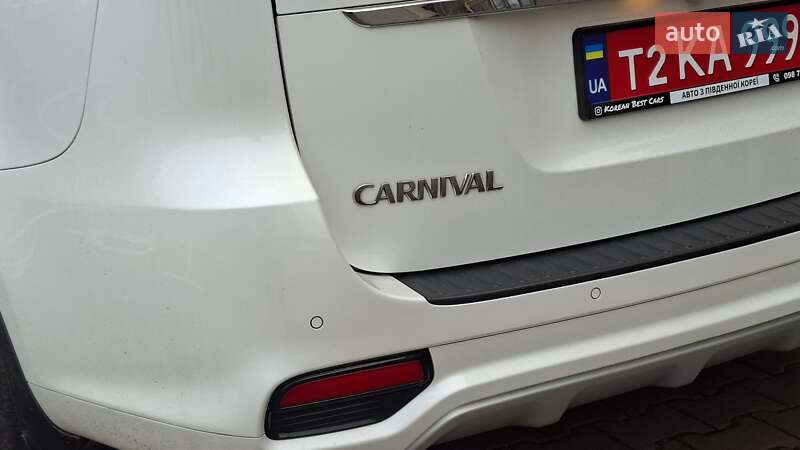 Минивэн Kia Carnival 2019 в Киеве