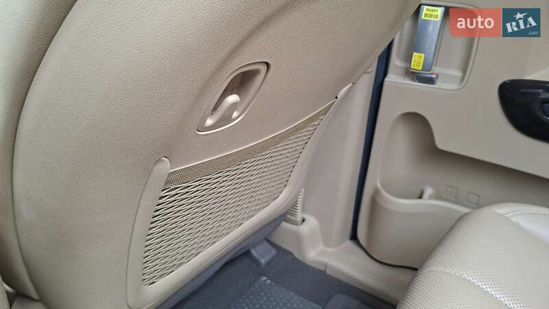 Минивэн Kia Carnival 2019 в Киеве