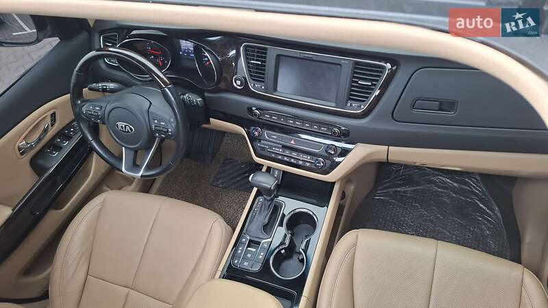 Минивэн Kia Carnival 2019 в Киеве