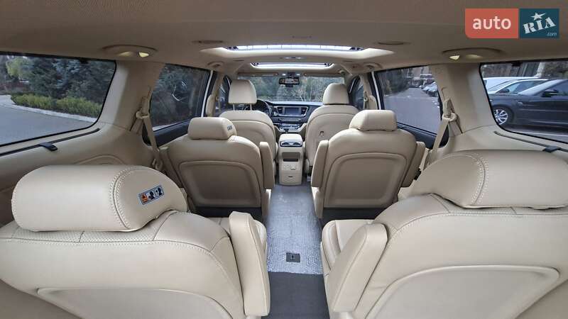 Минивэн Kia Carnival 2019 в Киеве