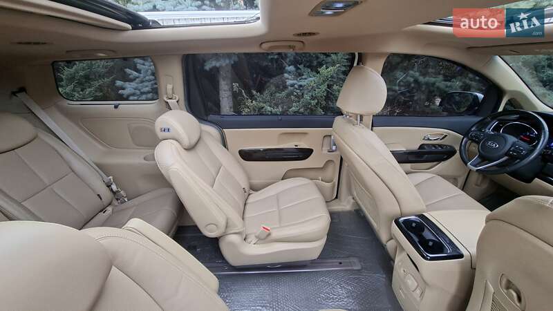 Минивэн Kia Carnival 2019 в Киеве