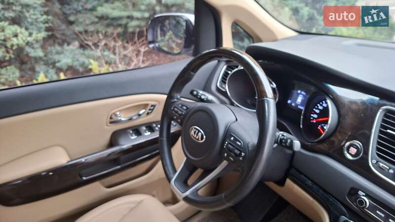 Минивэн Kia Carnival 2019 в Киеве