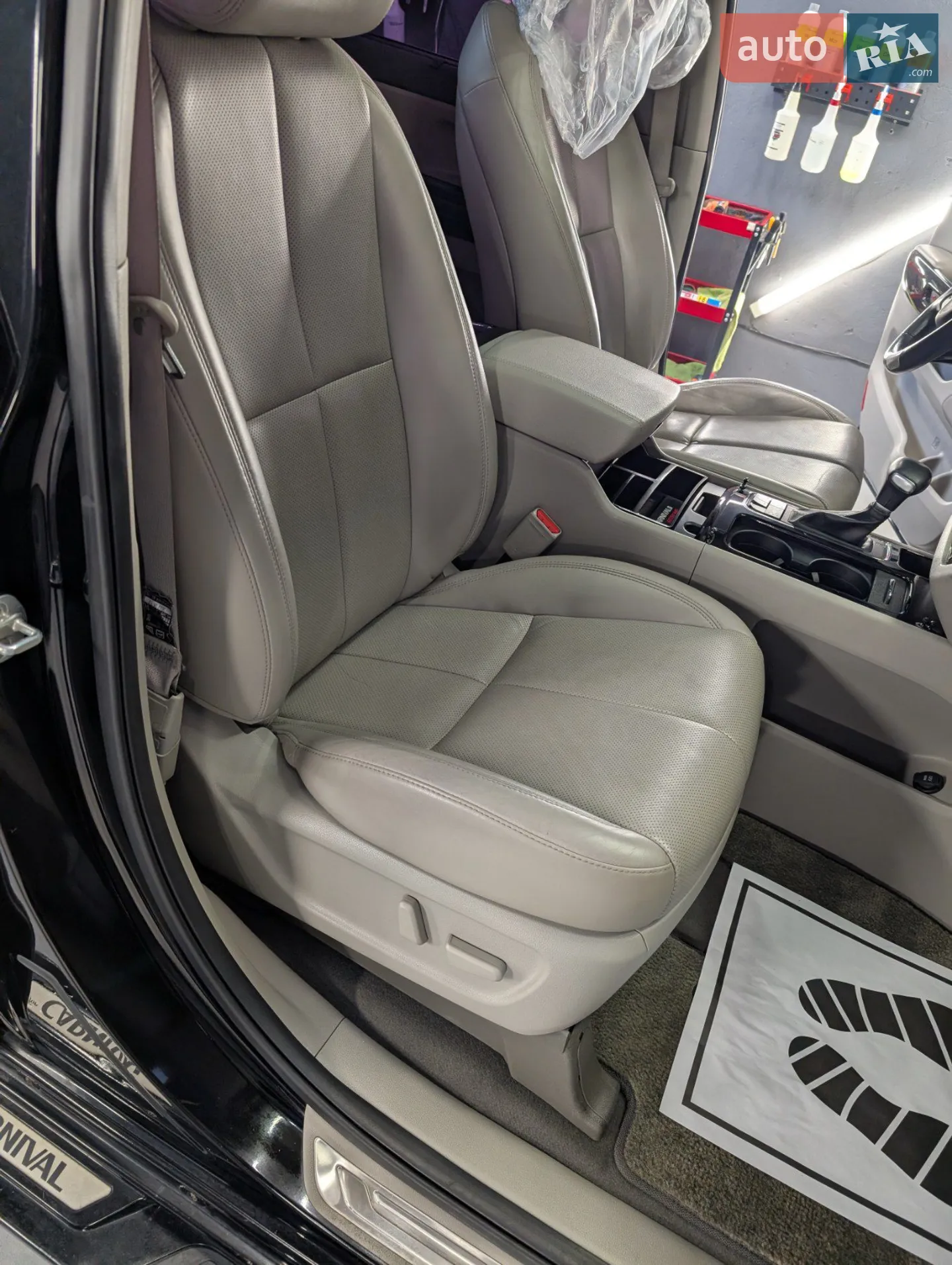 2017 Kia Carnival - мініатюра 37