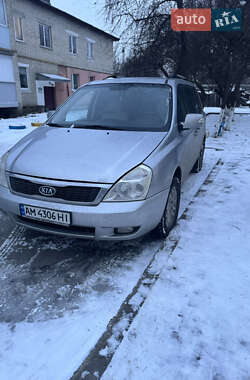 Минивэн Kia Carnival 2011 в Звягеле
