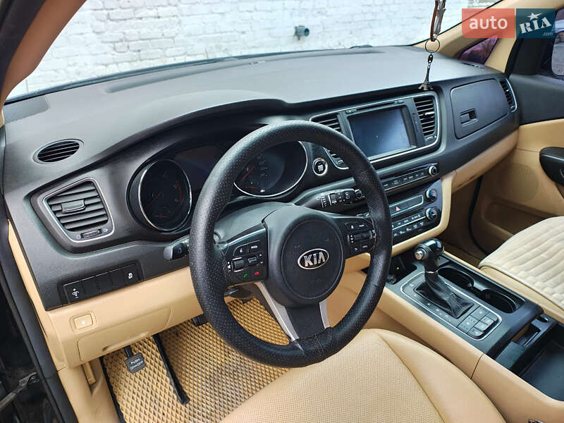 Мінівен Kia Carnival 2016 в Лубнах