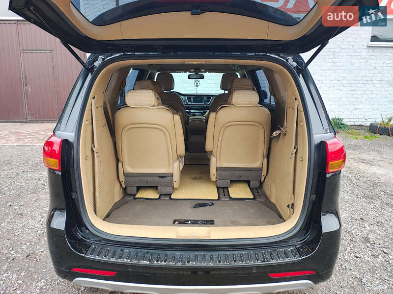 Мінівен Kia Carnival 2016 в Лубнах