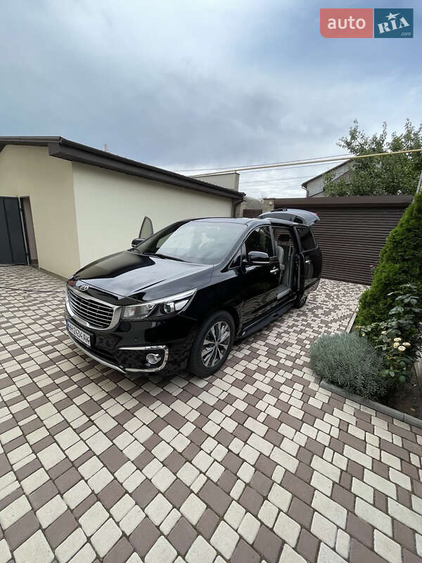 Мінівен Kia Carnival 2017 в Одесі