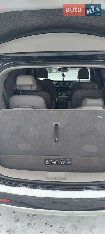 Минивэн Kia Carnival 2014 в Полтаве