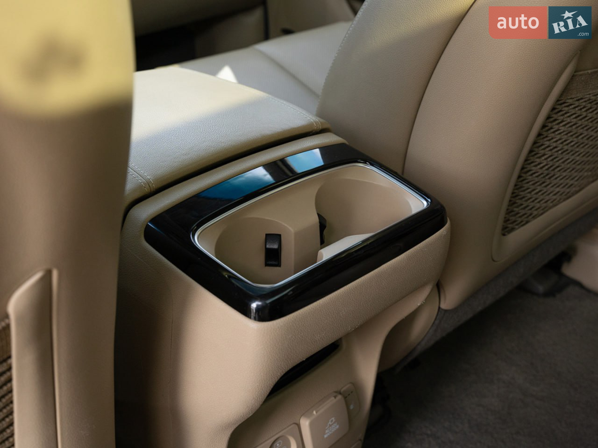 2014 Kia Carnival - мініатюра 39