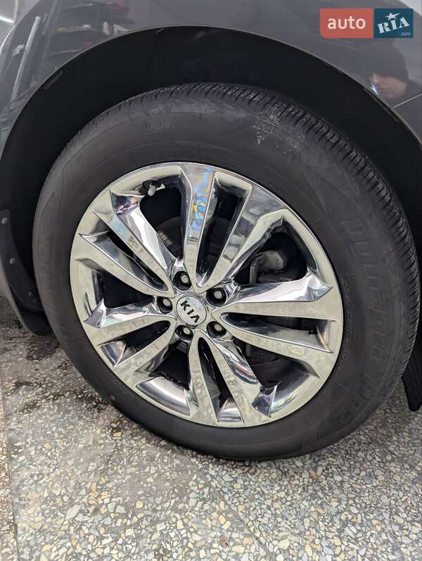 Минивэн Kia Carnival 2016 в Тернополе