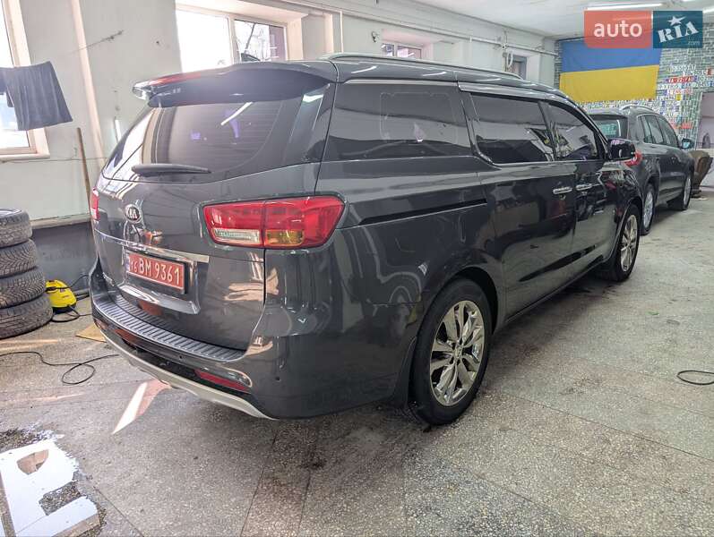 Минивэн Kia Carnival 2016 в Тернополе