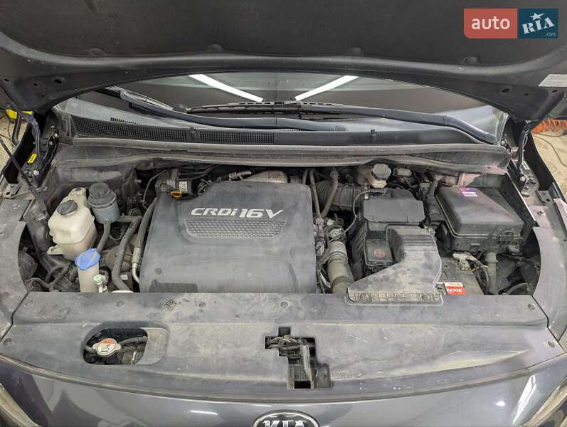 Минивэн Kia Carnival 2016 в Тернополе