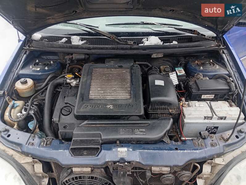 Минивэн Kia Carnival 2004 в Краматорске