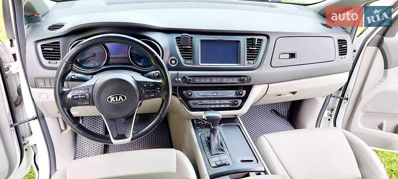 Минивэн Kia Carnival 2016 в Ивано-Франковске