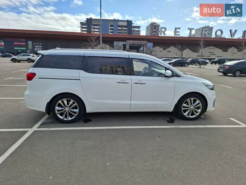Минивэн Kia Carnival 2016 в Киеве