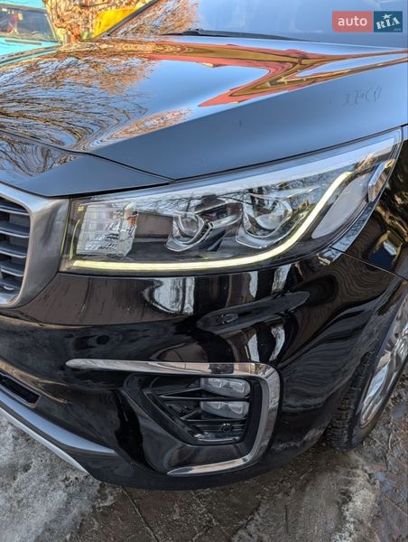 Минивэн Kia Carnival 2018 в Тернополе