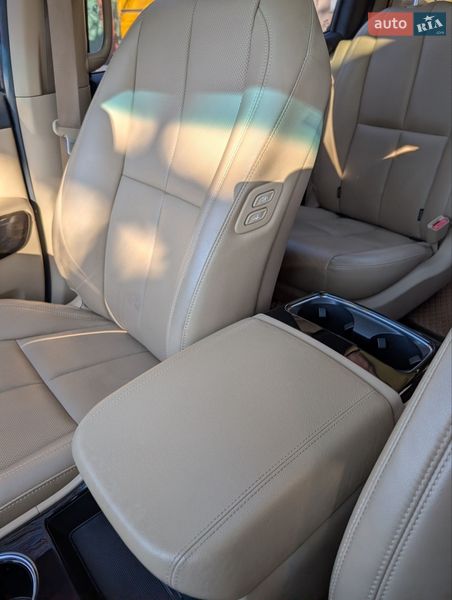 Минивэн Kia Carnival 2018 в Тернополе