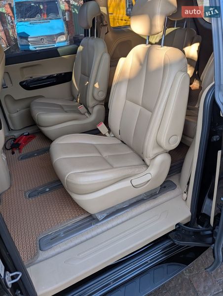 Минивэн Kia Carnival 2018 в Тернополе