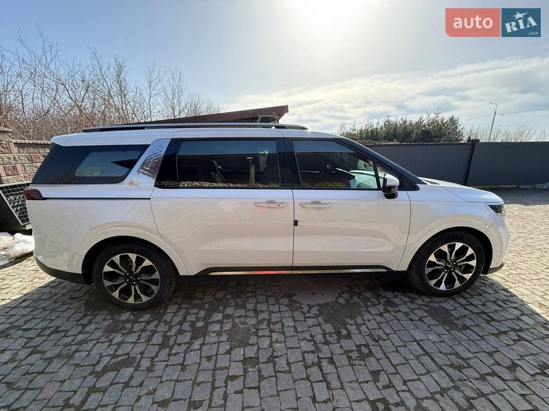 Минивэн Kia Carnival 2023 в Тернополе
